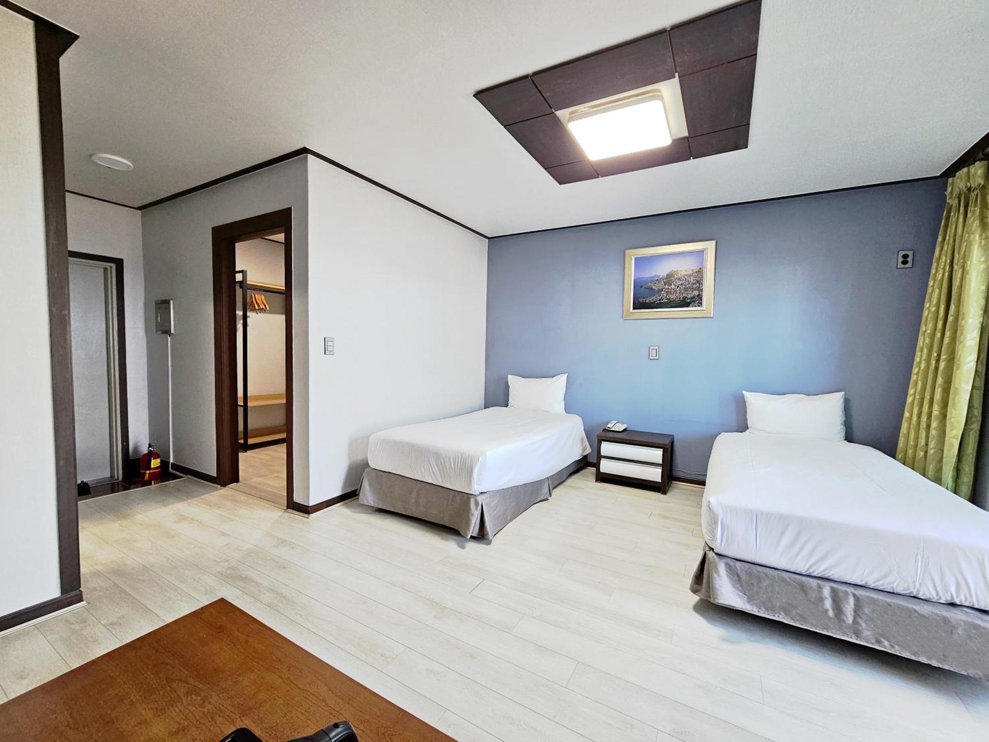 Sea Cliff Hotel Jeju Exterior photo