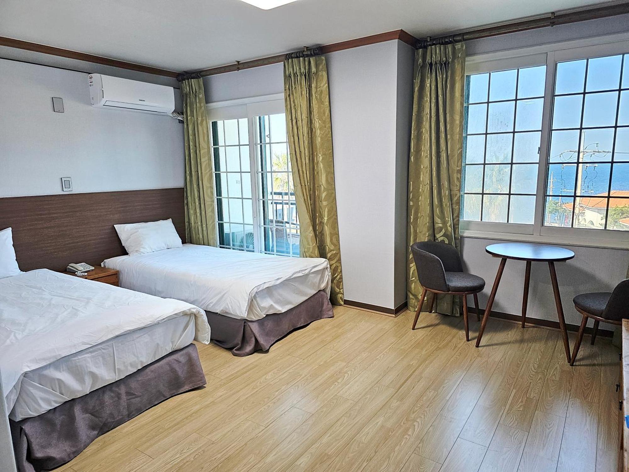 Sea Cliff Hotel Jeju Exterior photo