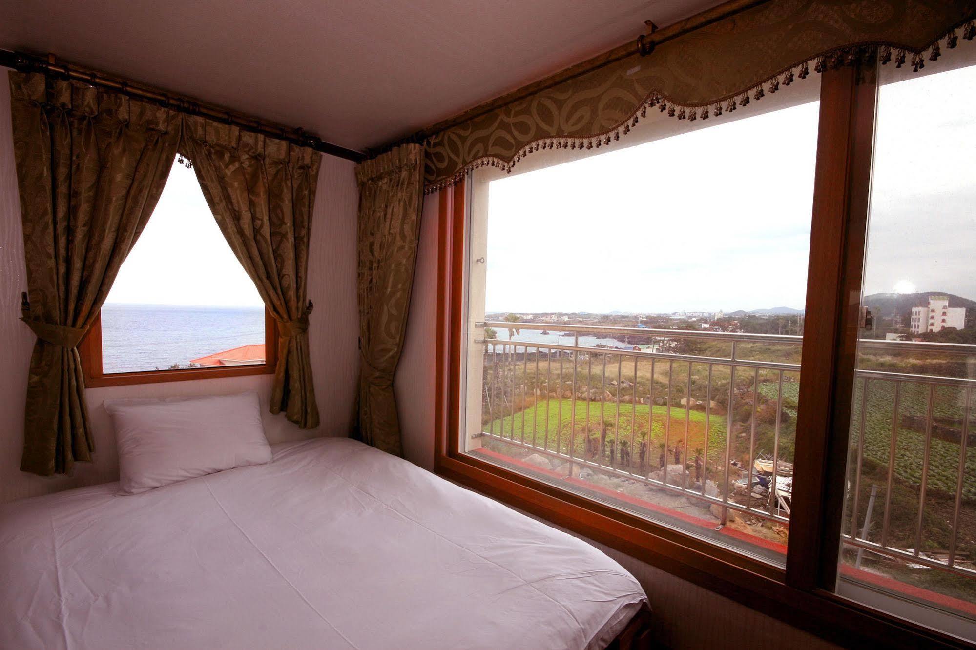 Sea Cliff Hotel Jeju Exterior photo
